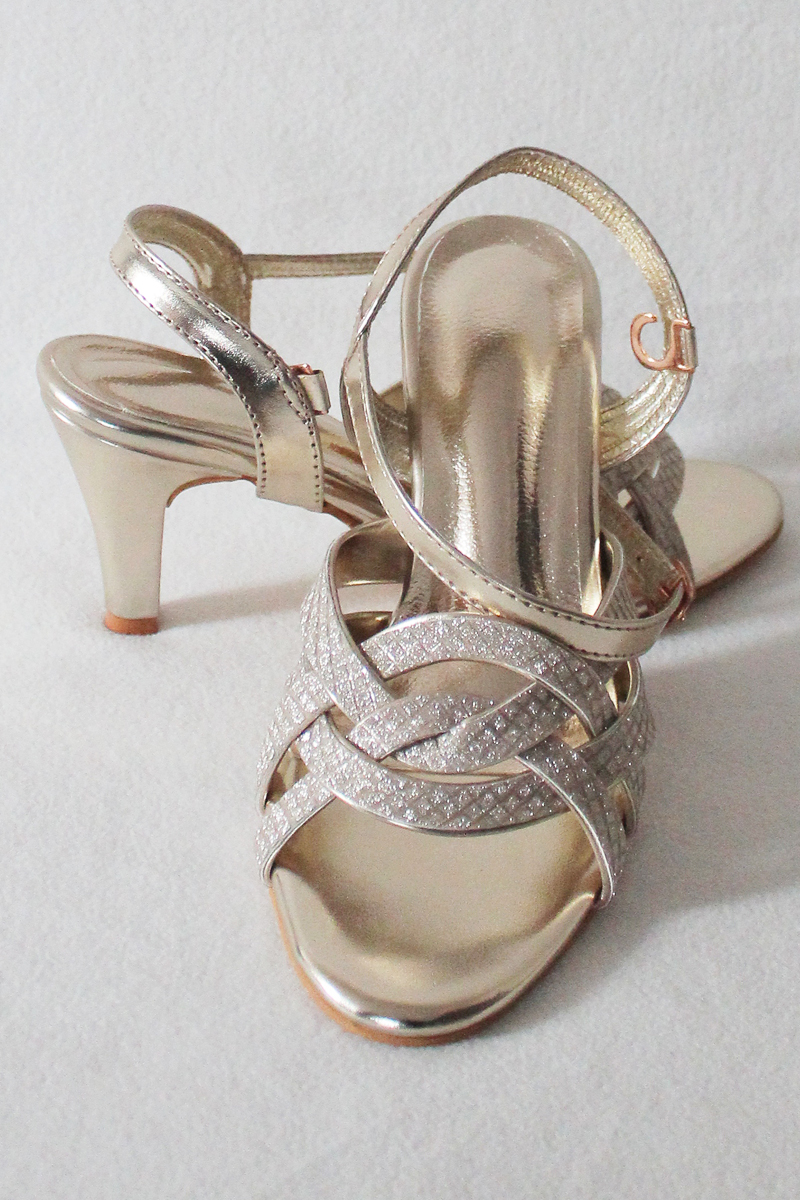 Buy Black Heeled Sandals for Women by Curiozz Online | Ajio.com